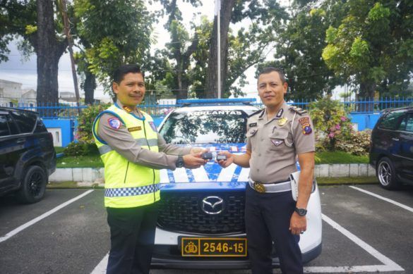 Korlantas Polri serahkan mobil patroli ke Ditlantas Polda Sumut untuk bantu penanganan bencana
