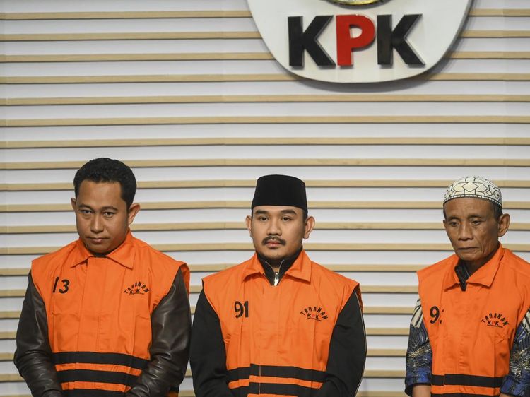 KPK Tahan Bupati Bekasi Ade Kuswara Kunang Tersangka Suap Ijon Proyek