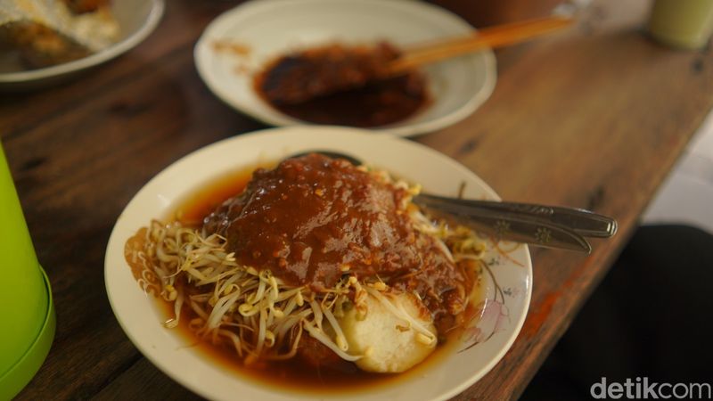Lontong Balap Pak Gendut Lontong Balap Pak Gendut