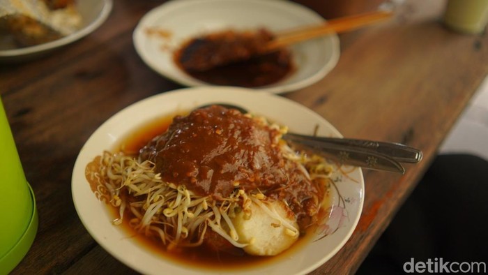 Lontong Balap Pak Gendut, Warisan Kuliner Surabaya hingga Tiga Generasi