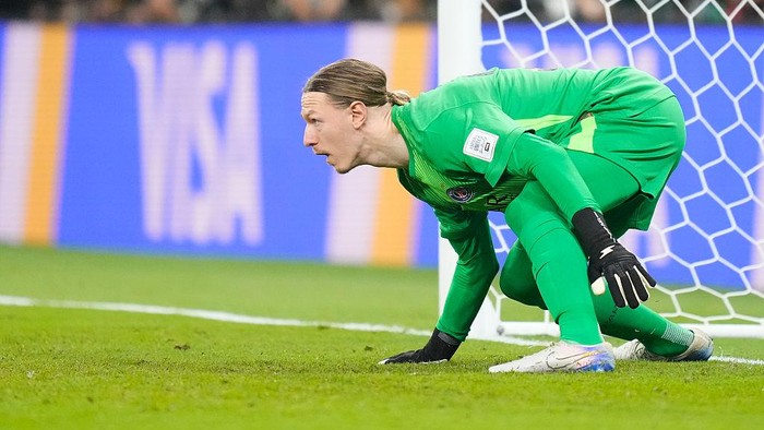 Matvey Safonov goalkeeper of PSG and Russia in action during penalty shottout during FIFA Intercontinental Cup 2025 Final match between Paris Saint-Germain FC and Flamengo at Ahmad Bin Ali Stadium on December 17, 2025 in Doha, Qatar.  (Photo by Jose 