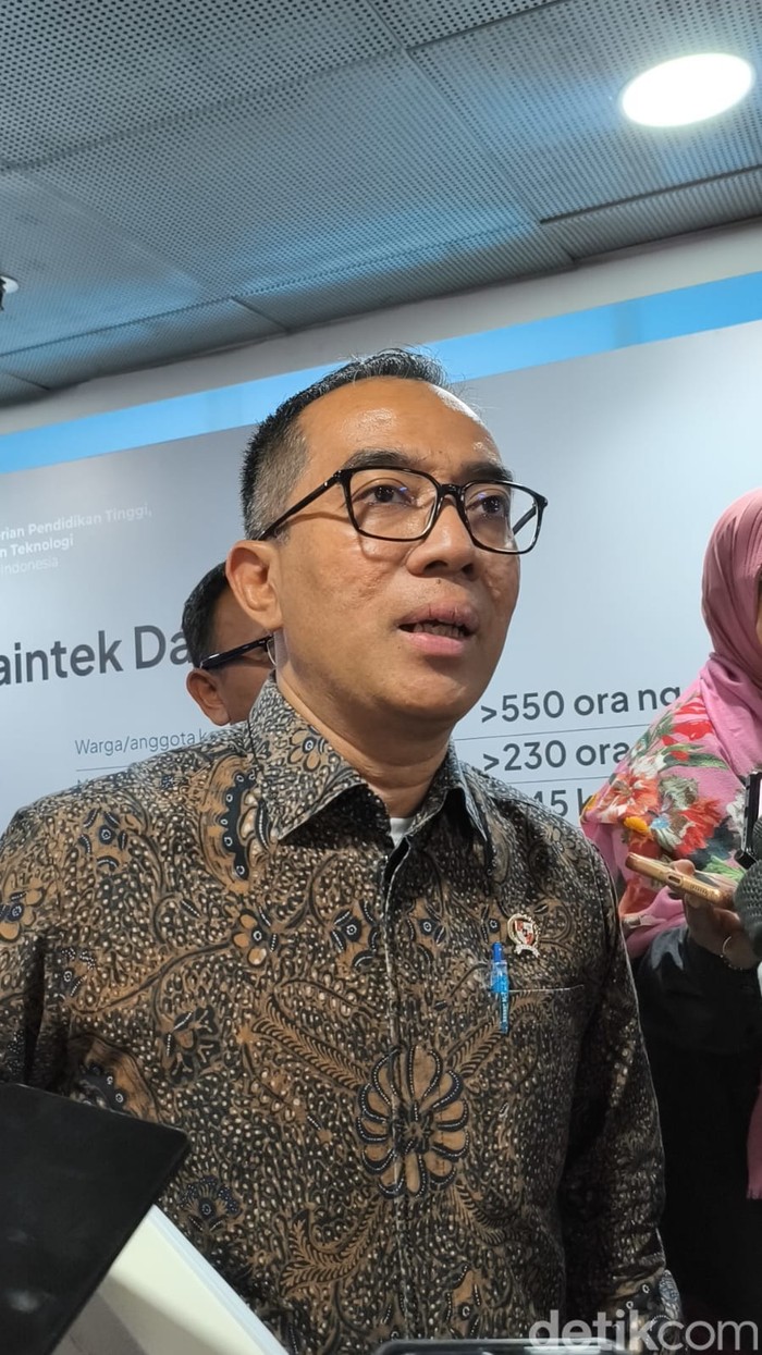 Mendikti soal Riset dan Peneliti RI: Masih Mengejar untuk Sejajar Negara Maju