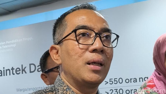 Mendiktisaintek Brian Yuliarto
