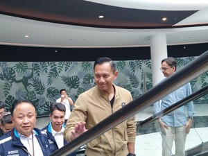 AHY Tinjau Pelabuhan Merak Jelang Libur Nataru, Minta Antisipasi Cuaca Buruk