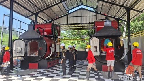 Mesin insinerator Dodika diluncurkan di TPST Padang Seni, Tuban, Kuta, Badung. Sabtu (20/12/2025).