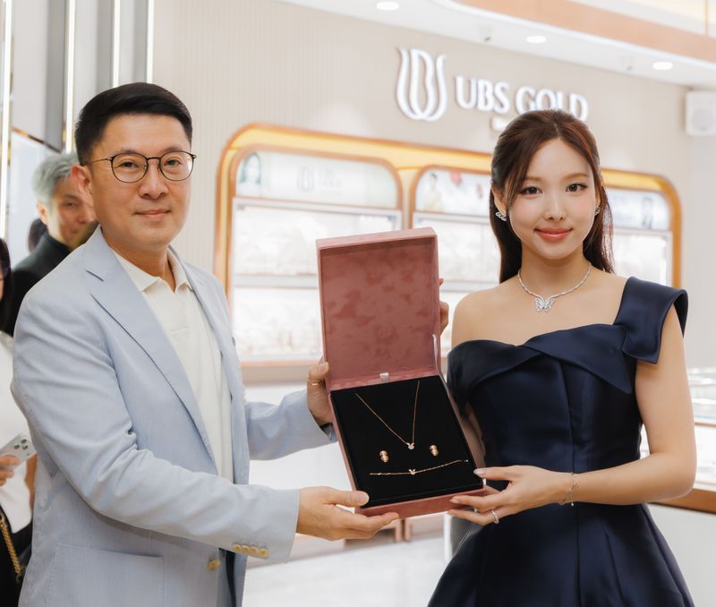 Nayeon TWICE datang ke Jakarta untuk gelaran fan meeting dan pembukaan gerai baru UBS Gold.