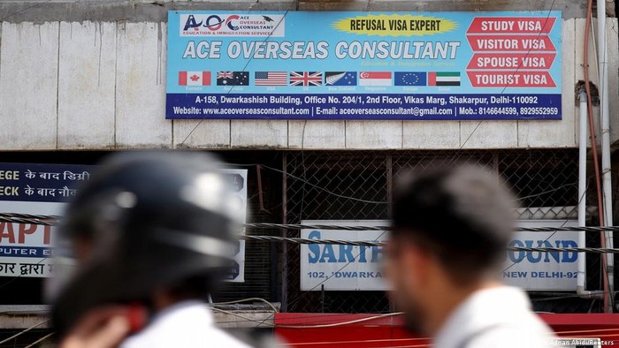 Negara Maju Kian Batasi Pekerja Asing Meski Fatal Bagi Ekonomi