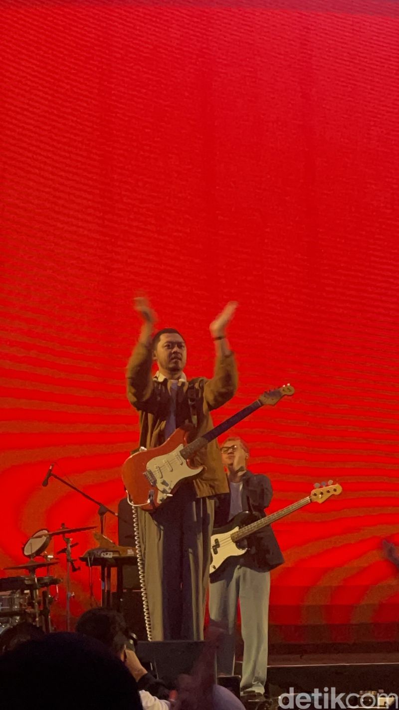 Pamungkas saat manggung di Soundrenaline 2025.