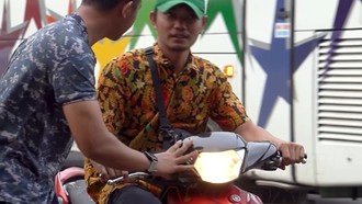 Ditegur Lawan Arah, Pemotor Protes: Yang Penting Nggak Lawan Ortu!