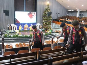 Polisi Streilisasi Gereja untuk Rangkaian Natal di Kota Mojokerto