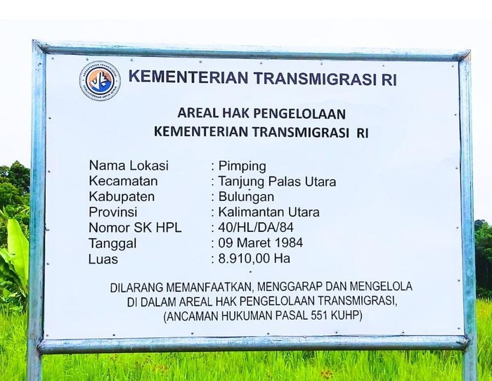 Pemasangan plang aset lahan oleh Kementerian Transmigrasi di Jalan Poros Mentadau, Desa Sekatak Bengara, Kabupaten Bulungan, memicu protes keras dari pemerintah desa dan warga setempat. Pemasangan plang tersebut dinilai sepihak dan diduga salah lokasi.