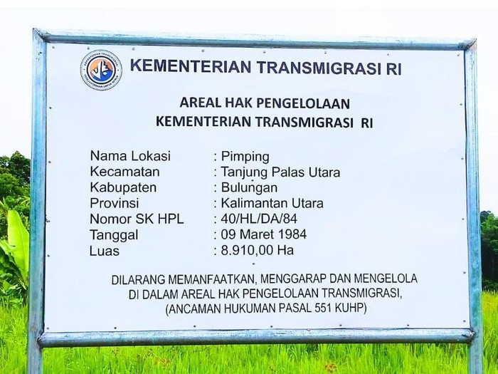 Pemasangan plang aset lahan oleh Kementerian Transmigrasi di Jalan Poros Mentadau, Desa Sekatak Bengara, Kabupaten Bulungan, memicu protes keras dari pemerintah desa dan warga setempat. Pemasangan plang tersebut dinilai sepihak dan diduga salah lokasi.