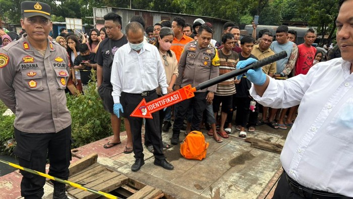Mayat Pria Setengah Bugil Ditemukan Dalam Got di Bitung