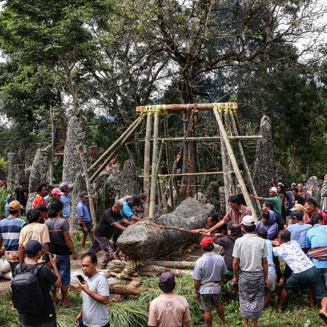 Ritual Rambu Solo Toraja Utara, Warga Gelar Prosesi Tarik Batu Simbol Keabadian