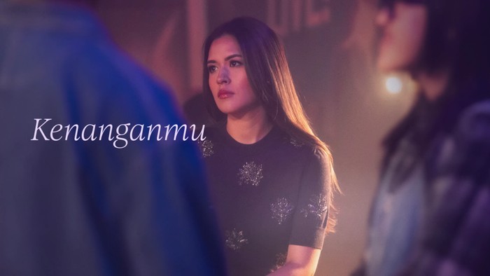 Raisa dalam video lirik Tetap Bukan Kamu. (Tangkapan layar YouTube Raisa6690)