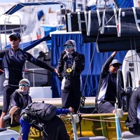 Pada sesi final balapan perahu layar di SEA Games 2025 ini, tim Ratu Suthida finis pertama dengan catatan waktu 41 menit 31 detik, mengungguli Malaysia dan Myanmar. Foto: Dok. Instagram/@thairoyalfamily