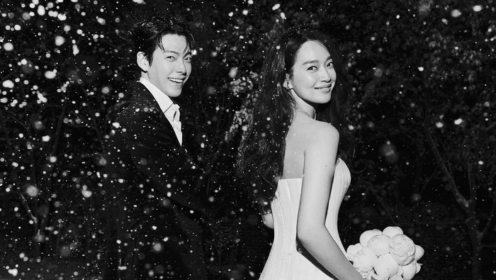 Shin Min Ah dan Kim Woo Bin menikah.