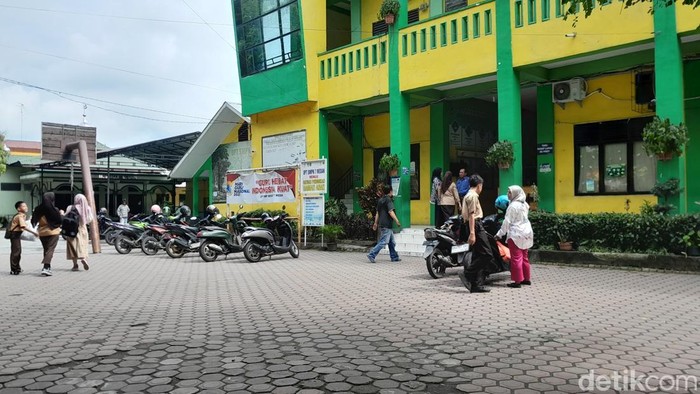 Gerakan Ayah Mengambil Rapor di SMP Negeri 7 Medan, Begini Suasananya