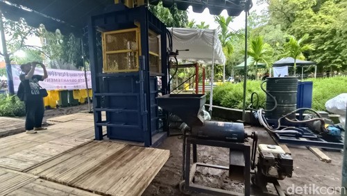 Tampilan Waste Department Eling ring Pertiwi di Lapangan Puputan Badung, Sabtu (20/12/2025). (Ni Made Lastri Karsiani Putri-detikBali)