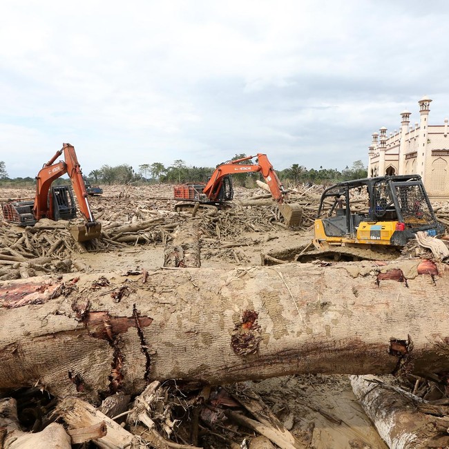 Alat Berat Dikerahkan Bersihkan Sisa Banjir Bandang di Aceh Tamiang
