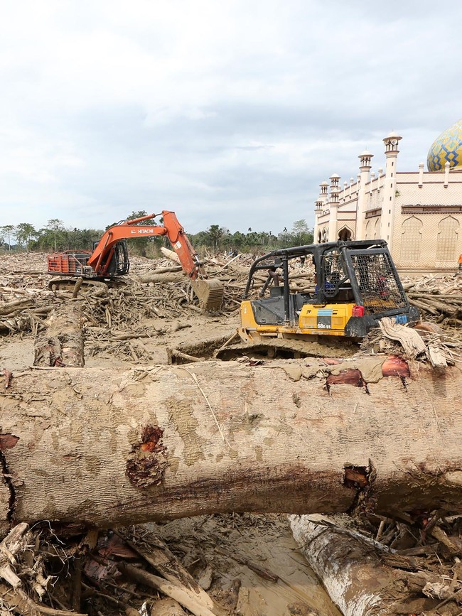 Alat Berat Dikerahkan Bersihkan Sisa Banjir Bandang di Aceh Tamiang