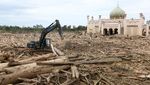 Alat Berat Dikerahkan Bersihkan Sisa Banjir Bandang di Aceh Tamiang