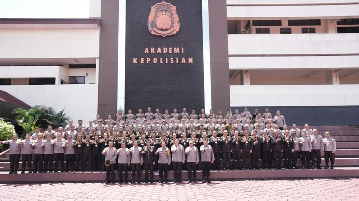 Alumni Akpol Angkatan 91 Batalyon Bhara Daksa menggelar reuni dan silaturahmi di Lapangan Resimen Taruna Akademi Kepolisian, Semarang (dok istimewa)