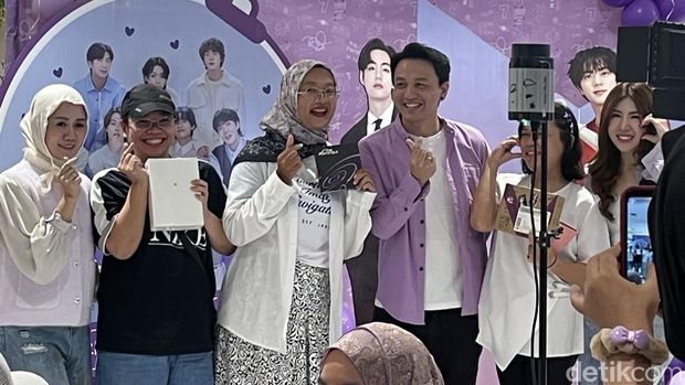 ARMY ARMY rayakan ulang tahun Jin dan V BTS.