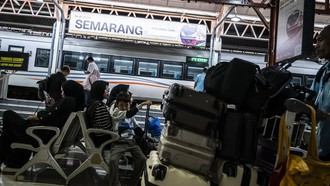 Arus Libur Akhir Tahun Mulai Terasa di Stasiun Tawang Semarang