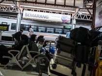 Arus Libur Akhir Tahun Mulai Terasa di Stasiun Tawang Semarang