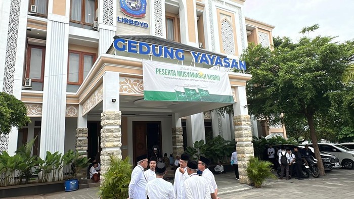 Serukan Keutuhan, Mustasyar-Sesepuh NU Musyawarah Kubro di Lirboyo
