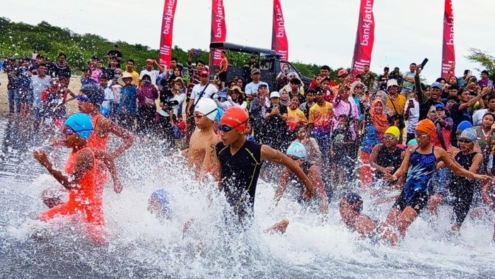 Puluhan Atlet Ikuti Baluran Cross Aquathlon di Pantai Sejile Situbondo