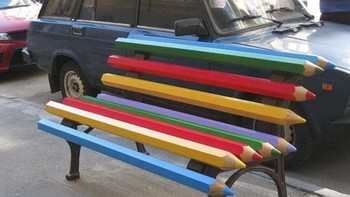 Bangku ‘Pensil Warna’. Foto: via StreetArtUtopia