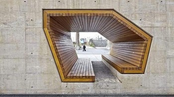 Bangku kayu berbentuk terowongan di Luksemburg. Foto: via StreetArtUtopia