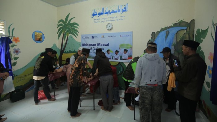 CT ARSA Foundation Gelar Khitanan Massal Bagi Puluhan Anak Yatim Dhuafa di Bogor
