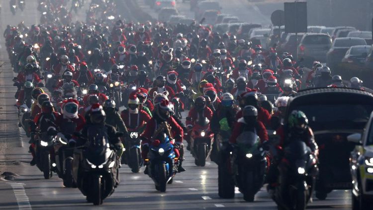 Deru Motor Para Santa Bawa Pesan Natal dan Kepedulian di Sofia