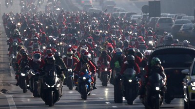 Deru Motor Para Santa Bawa Pesan Natal dan Kepedulian di Sofia