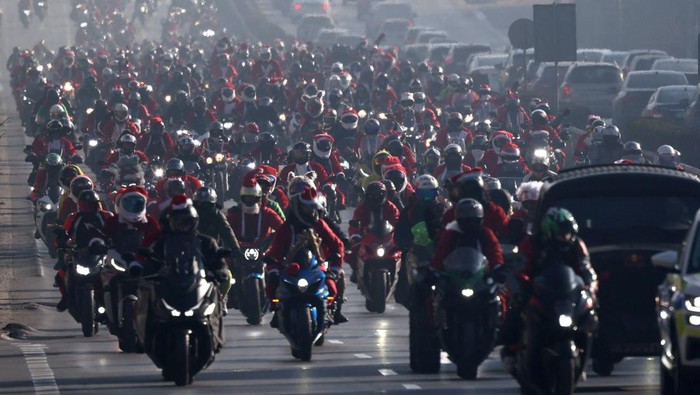 People dressed in Santa Claus costumes ride their motorbikes during the annual Santa Ride in Sofia, Bulgaria, December 20, 2025. REUTERS/Stoyan Nenov