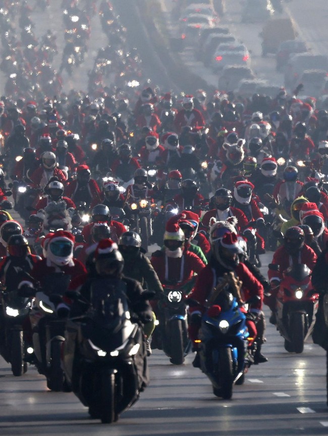 Deru Motor Para Santa Bawa Pesan Natal dan Kepedulian di Sofia