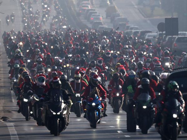 Deru Motor Para Santa Bawa Pesan Natal dan Kepedulian di Sofia