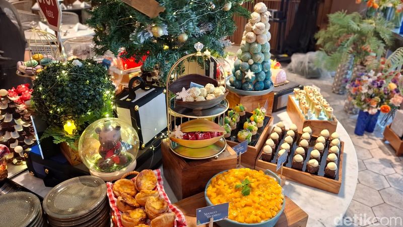 Yuk! Rayakan Natal dengan Kue Cantik hingga Lobster Thermidor di Resto Hotel Ini