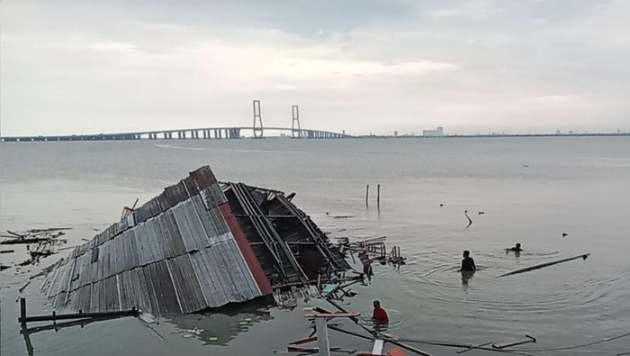Hujan Campur Angin Porak-porandakan Lokasi Wisata di Bangkalan