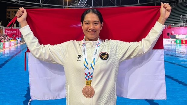 Ipda Jeanette Ayu Puspita, berhasil membawa Tim Nasional Polo Air Putri Indonesia meraih medali perunggu pada ajang SEA Games 2025 di Thailand. (dok istimewa)