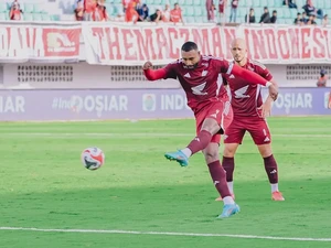Gol Penalti Yuran Fernandes Bawa PSM Makassar Ungguli Persik Kediri 1-0