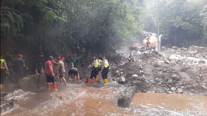 Perbaikan Guci Tegal Tunggu Cuaca Membaik