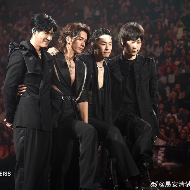 8 Momen Konser Reuni F4, Jerry Yan Bawa Kalung Meteor Garden Kenang Barbie Hsu