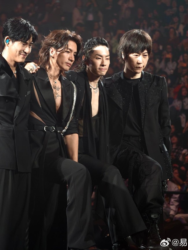 8 Momen Konser Reuni F4, Jerry Yan Bawa Kalung Meteor Garden Kenang Barbie Hsu