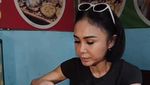 Yuni Shara Asyik Makan Lesehan hingga Cicip Mangut Lele di Jogja