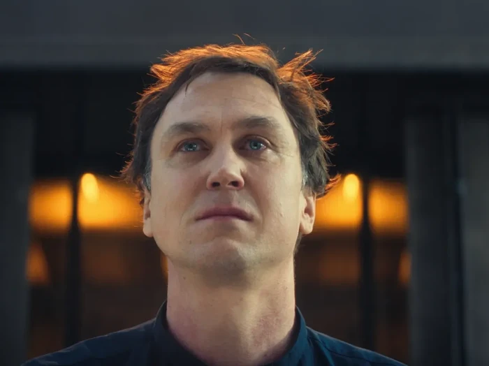 Penampilan Lars Eidinger di Dying.