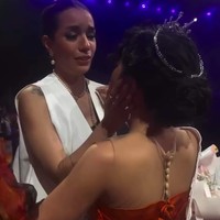 Begini raut kebahagiaan Sheila Marcia saat memberi selamat dan pelukan kepada anak sulungnya yang jadi juara GADIS Sampul 2025. Foto: Instagram